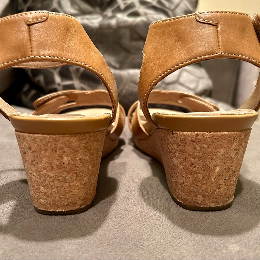Clarks Unstructured Adjustable Strap Strap Wedge Sandals. Size 7 1/2 - Picture 5 of 11